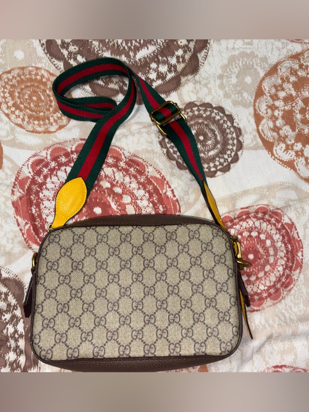Gucci Beige GG Canvas Crossbody with Green-Red Web and Yellow Accents - Picture 2 of 6